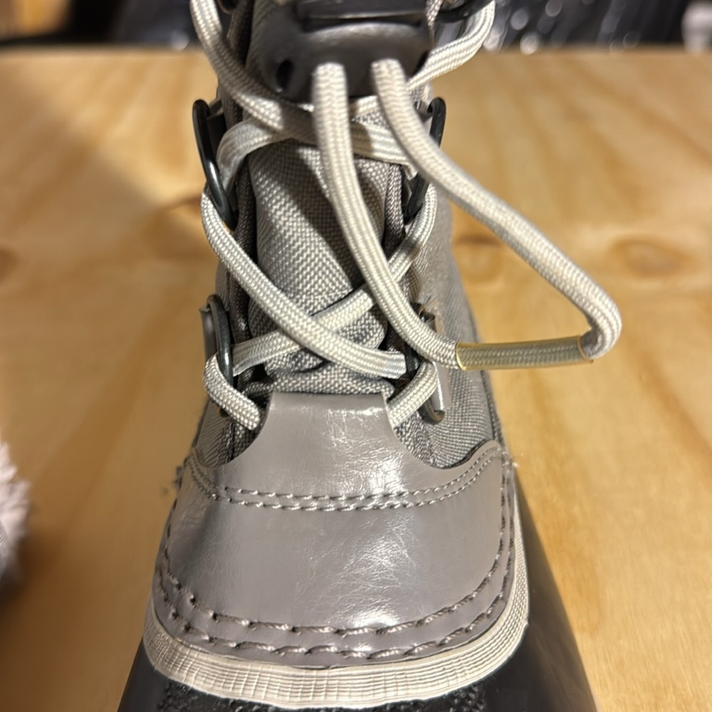 Sorel winter Gray and Black Waterproof Boots Size 3 - Picture 8 of 12